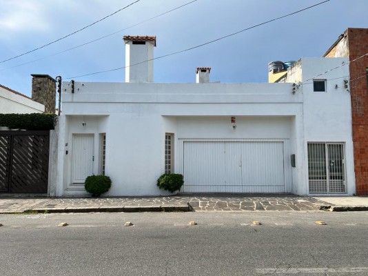 Rua Vice Almirante Abreu, Centro.